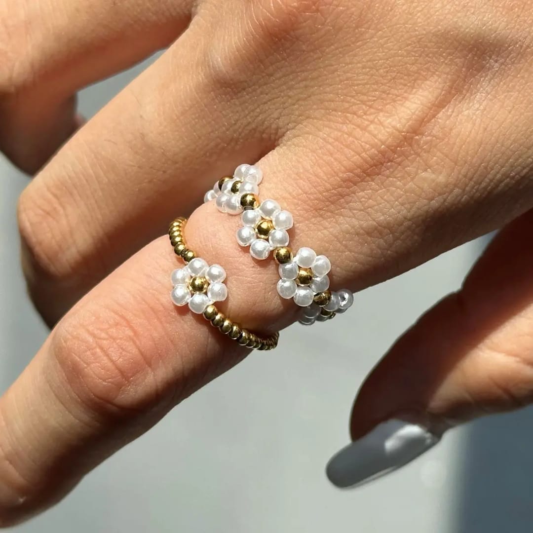 WHITE FLORAL BEADED RING